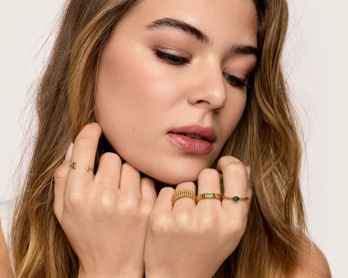 Anel Ponto Esmera Banhado em Ouro 18k