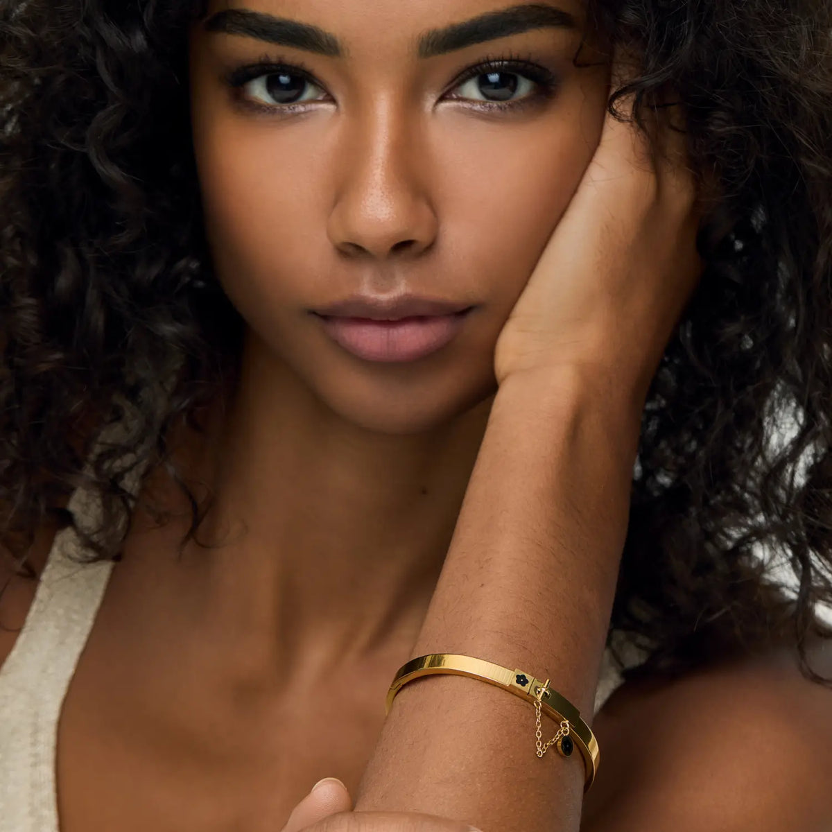 Bracelete de Flores com Fechadura Banhado em Ouro 18k