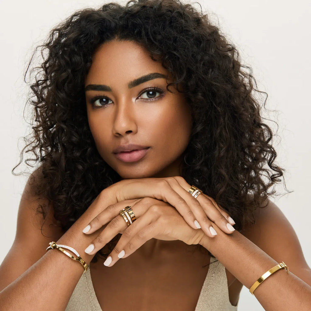 Bracelete de Flores com Fechadura Banhado em Ouro 18k