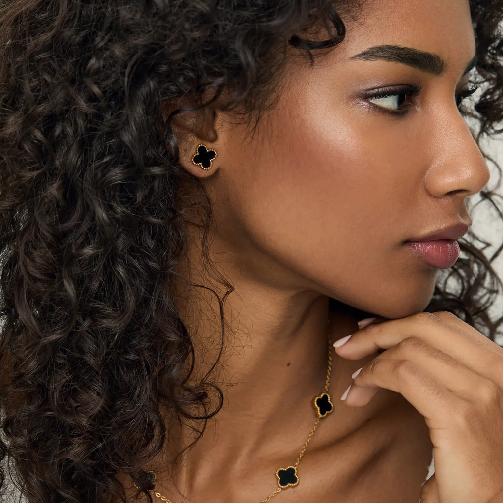 Brincos de Trevo Preto Banhados em Ouro 18k