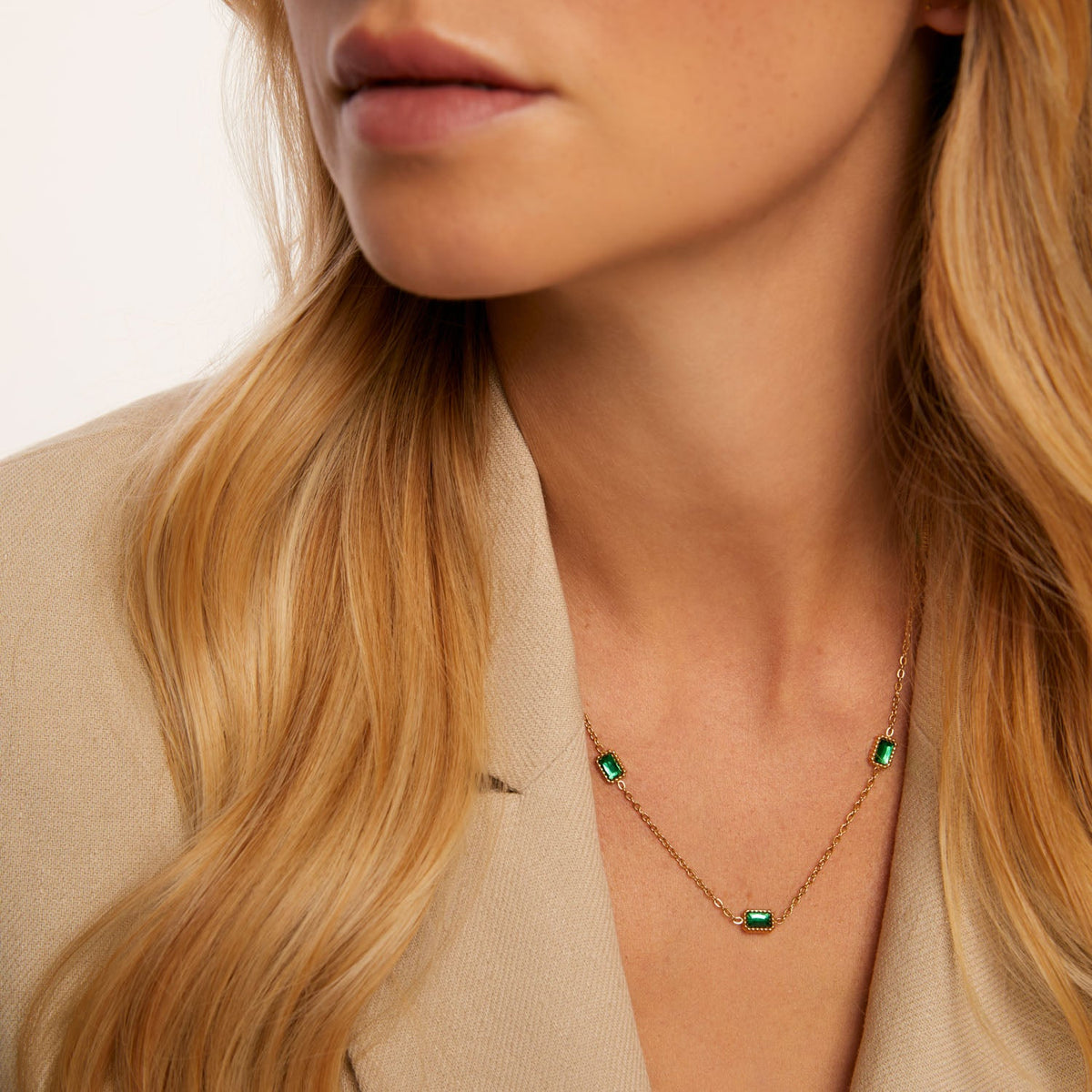 Colar Esmera Banhado em Ouro 18k