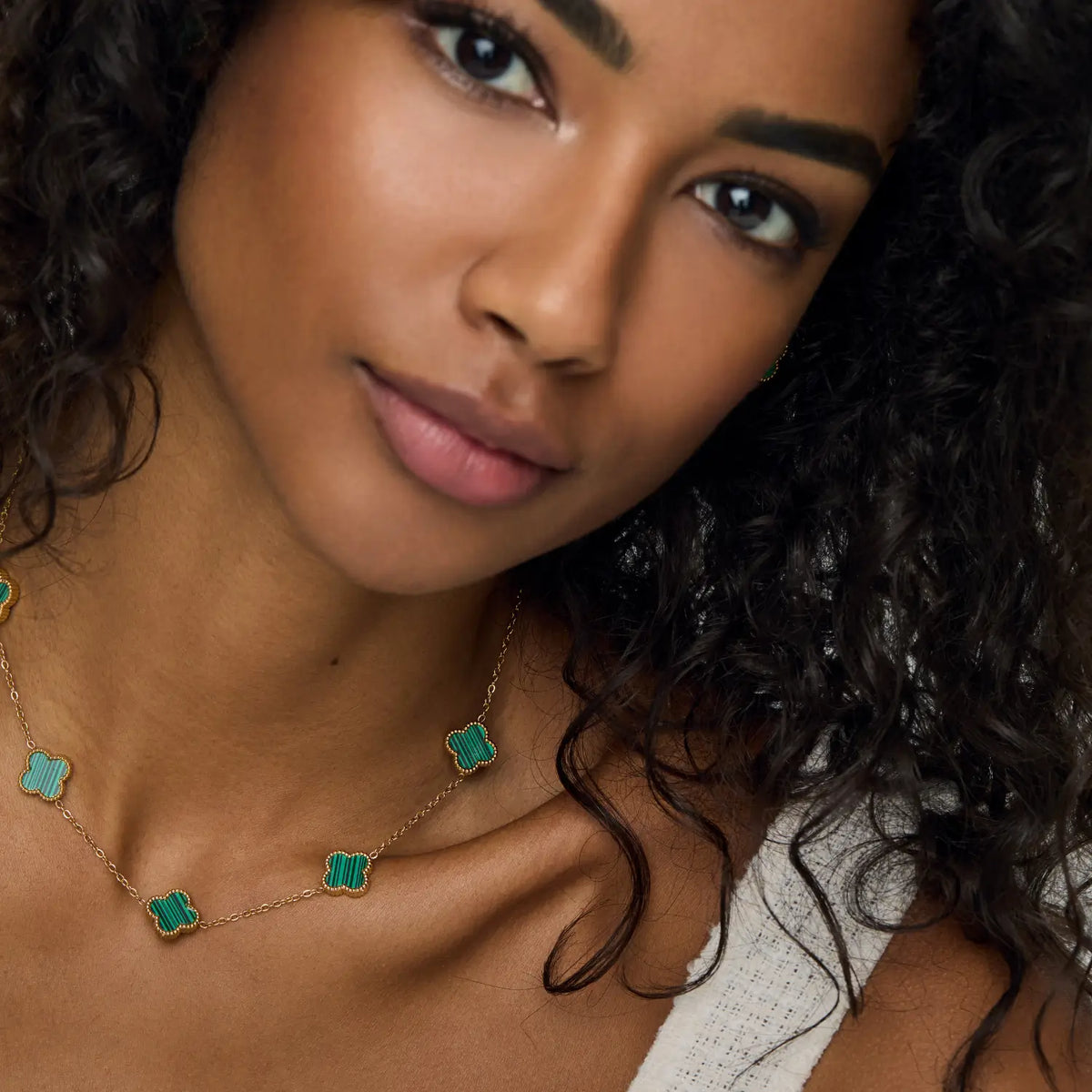 Colar de Trevo Verde Banhado em Ouro 18k