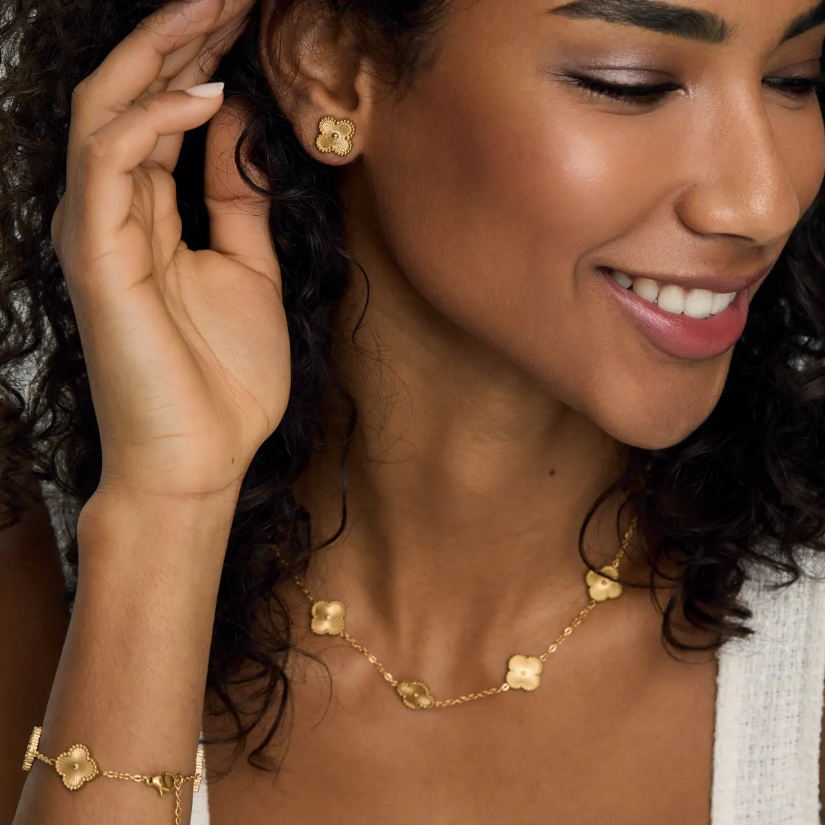 Pulseira Trevo Dourado Banhada em Ouro 18k