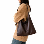 Bolsa Hobo Feminina Mavellié Ferrara Marrom com Alça de Ombro
